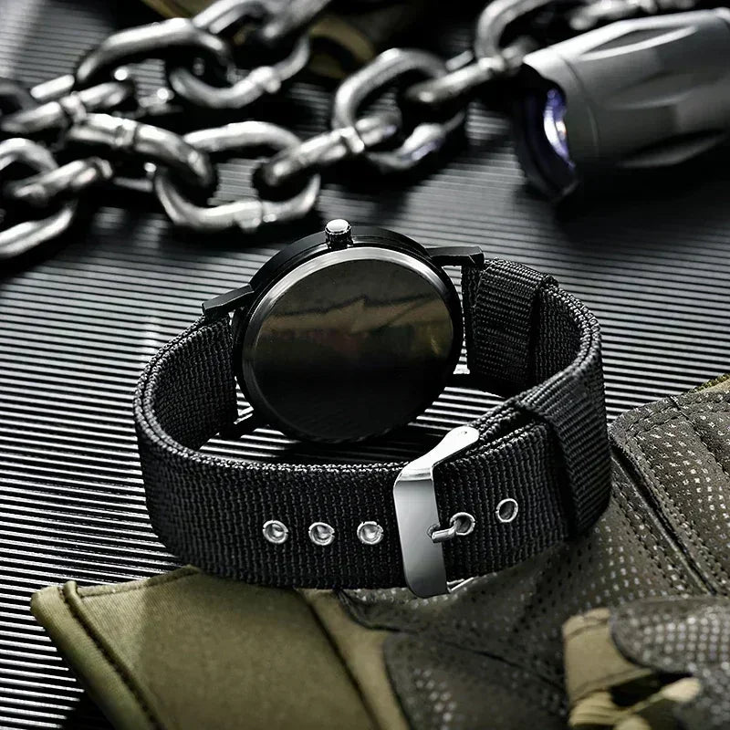 Relógio Syncro | Pulseira Nylon | Quartzo Analógico | Ponteiros Luminosos | Grande Mostrador | À Prova D’Água